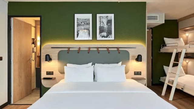 Campanile Prime Paris 19 - La Villette-标准房, 多张床 (1 Queen Bed 1 Modular Bed for 2 adult)-16