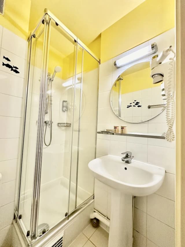 Hôtel Bellevue Paris Montmartre-Chambre Double Standard-11