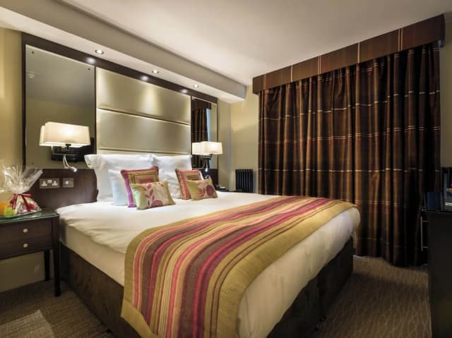 Grand Royale Hyde Park-Club Double Room-1