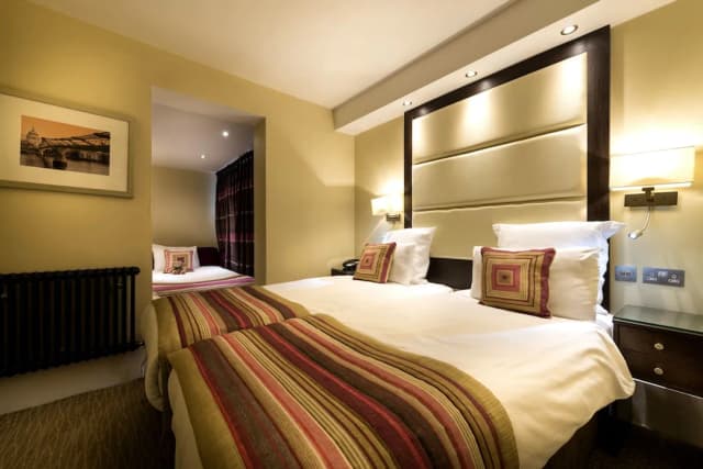 Grand Royale Hyde Park-Club Twin Room-3