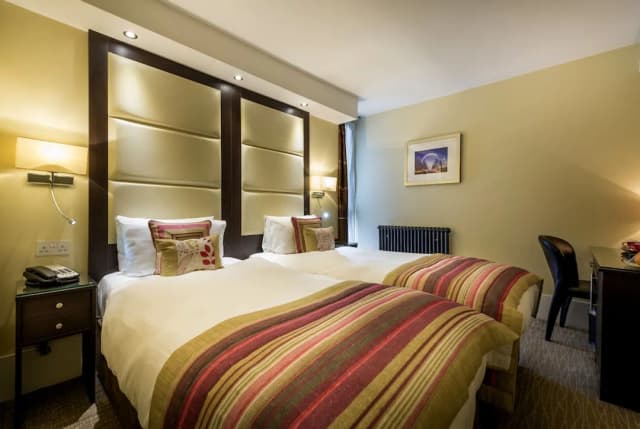 Grand Royale Hyde Park-Deluxe Twin Room-1