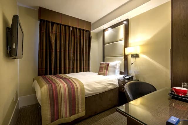 Grand Royale Hyde Park-Deluxe Single Room-2