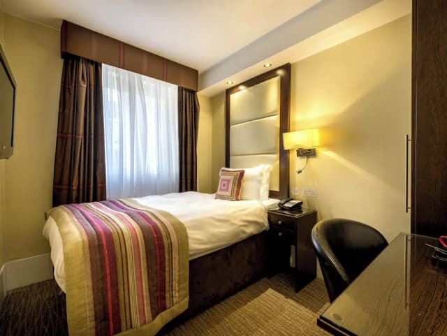 Grand Royale Hyde Park-Deluxe Single Room-1