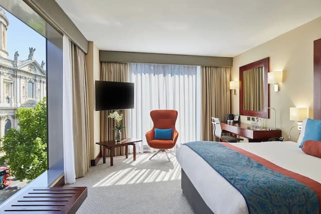 Leonardo Royal London St Paul’s-Executive King with View-8