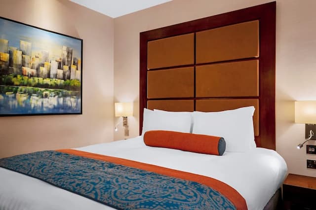 Leonardo Royal London St Paul’s-Superior King Room-2