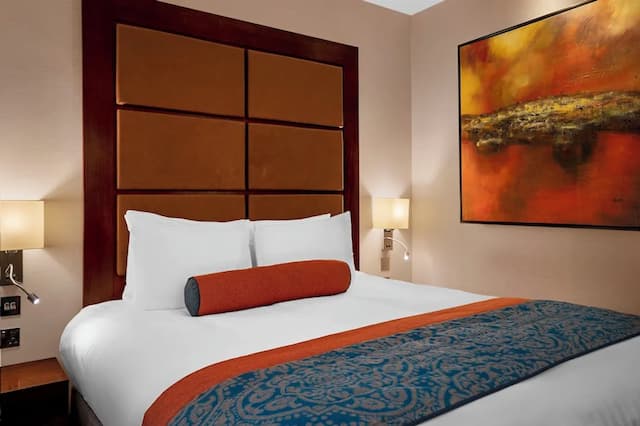 Leonardo Royal London St Paul’s-Superior King Room-3