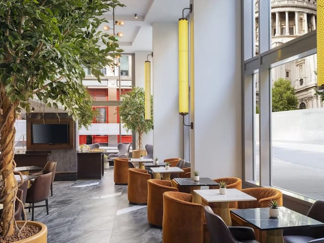 Leonardo Royal London St Paul’s-Executive Room with King Bed-3