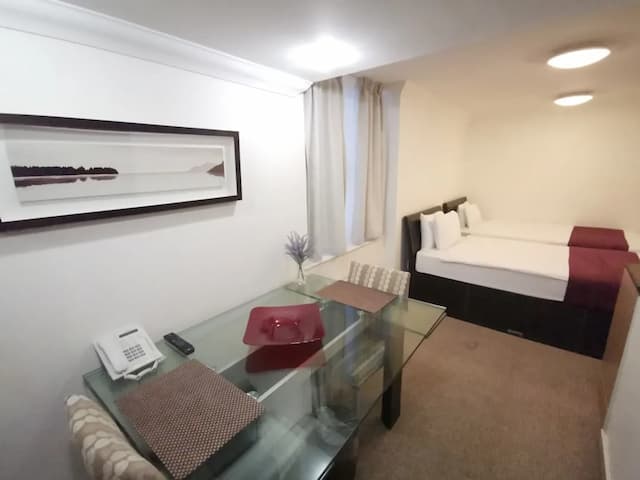 The Royale Chulan Hyde Park-Standard Twin Room (Basement or Ground Floor)-15