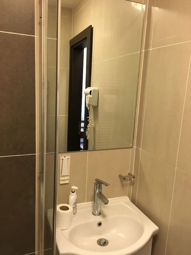 The Royale Chulan Hyde Park-Standard Twin Room (Basement or Ground Floor)-16