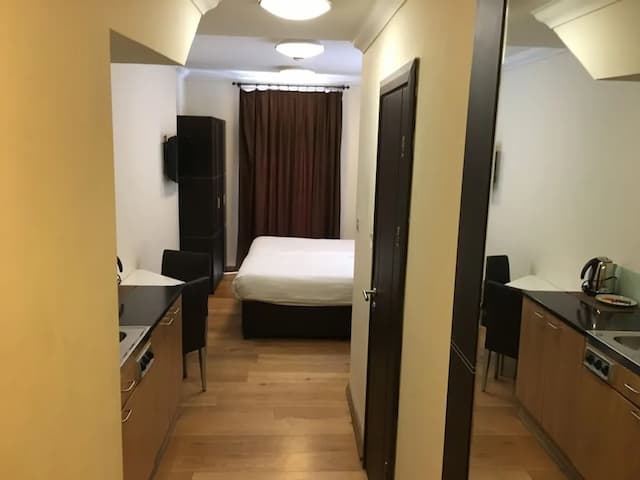 The Royale Chulan Hyde Park-Standard Twin Room (Basement or Ground Floor)-2