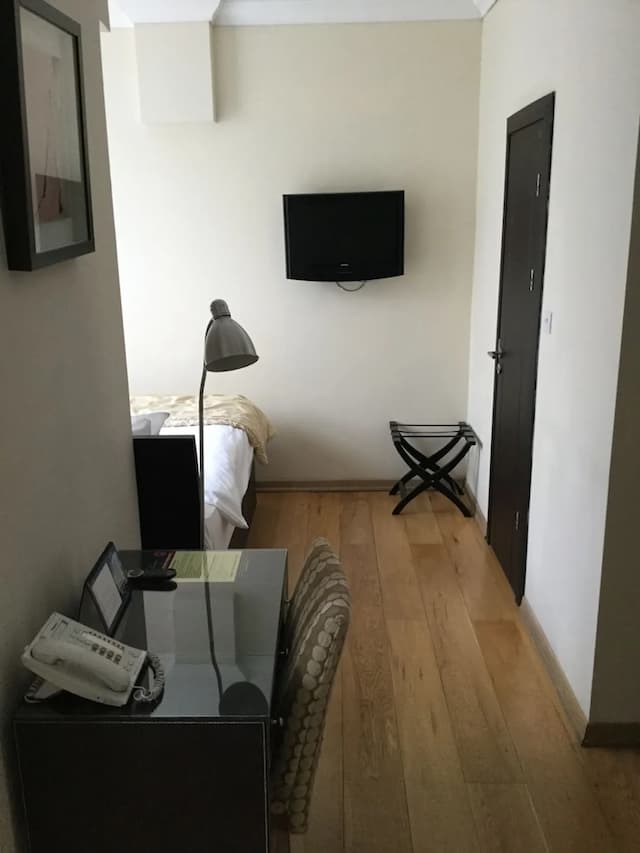 The Royale Chulan Hyde Park-Luxury Room-2