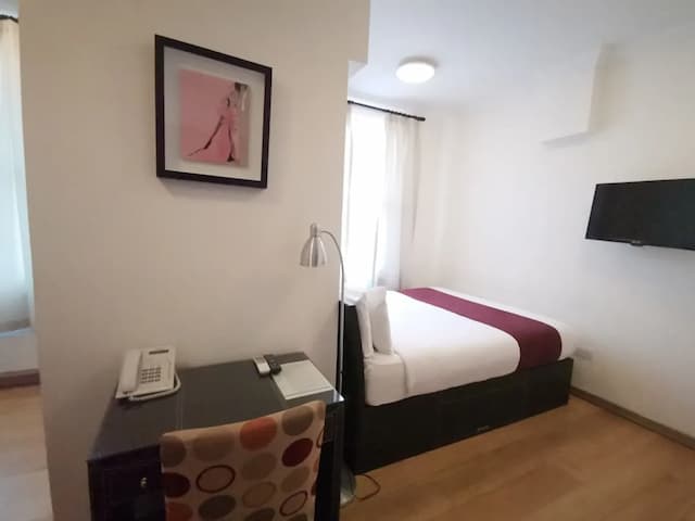 The Royale Chulan Hyde Park-Luxury Room-4