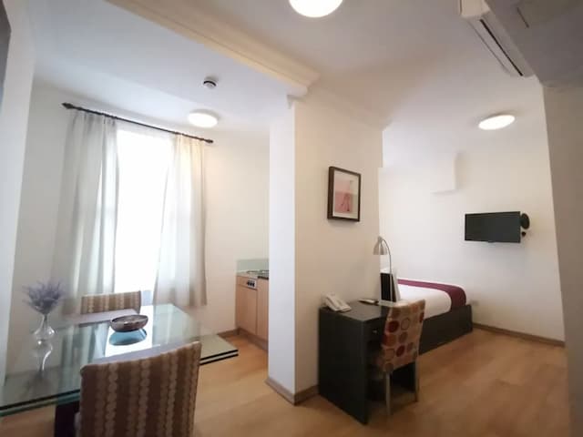 The Royale Chulan Hyde Park-Luxury Room-9