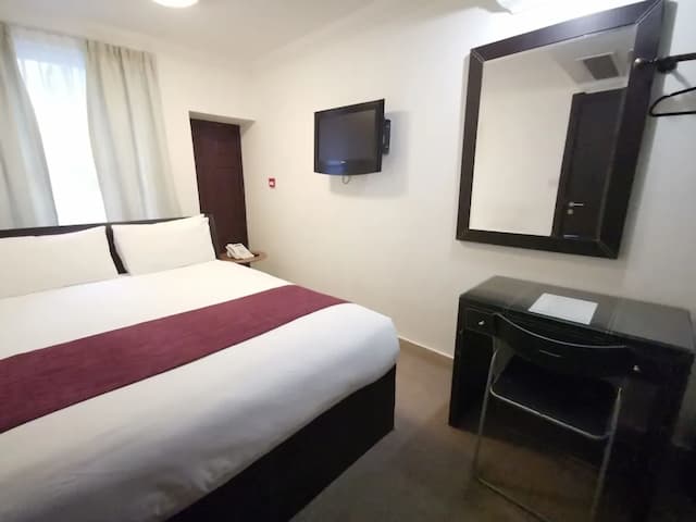 The Royale Chulan Hyde Park-Standard Triple Room-11