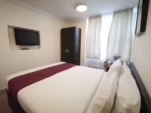 The Royale Chulan Hyde Park-Economy Double Room (Basement or Ground Floor)-7