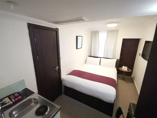 The Royale Chulan Hyde Park-Economy Double Room (Basement or Ground Floor)-6