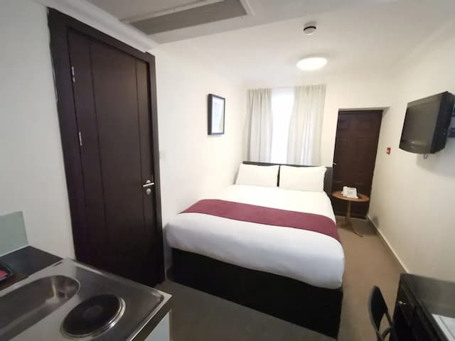 The Royale Chulan Hyde Park-Economy Double Room (Basement or Ground Floor)-10