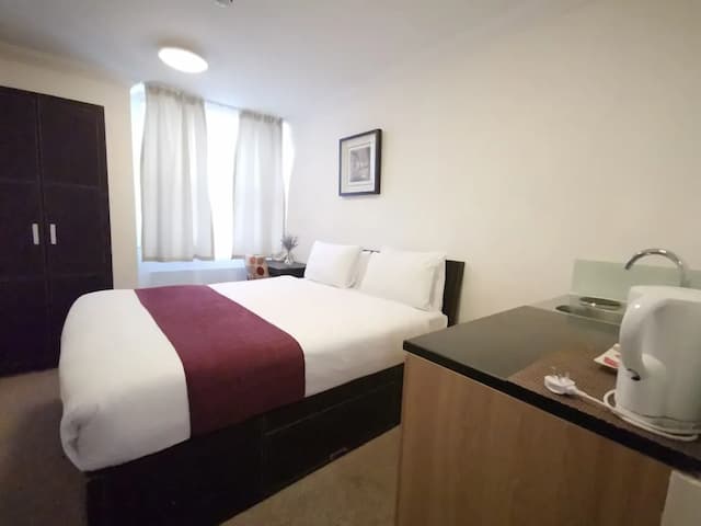 The Royale Chulan Hyde Park-Economy Double Room (Basement or Ground Floor)-13