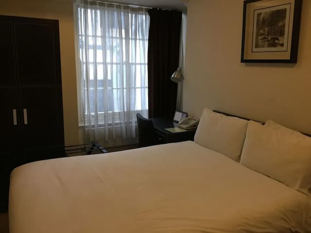 The Royale Chulan Hyde Park-Economy Double Room (Basement or Ground Floor)-5
