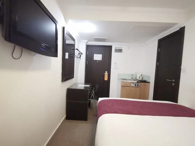 The Royale Chulan Hyde Park-Economy Double Room (Basement or Ground Floor)-16