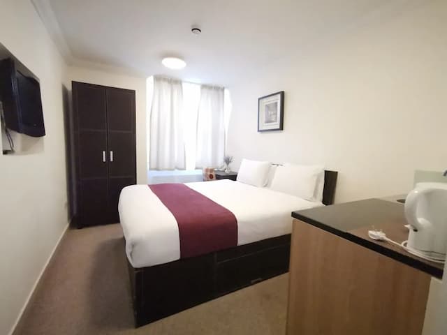 The Royale Chulan Hyde Park-Economy Double Room (Basement or Ground Floor)-1