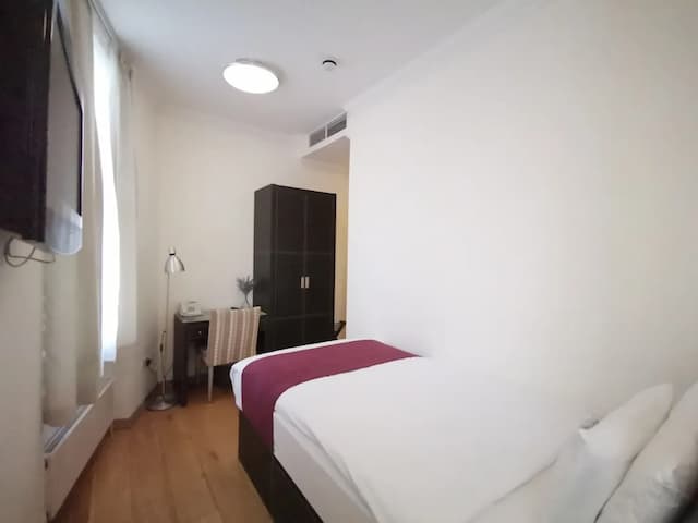 The Royale Chulan Hyde Park-Classic Single Room, 1 Twin Bed-1