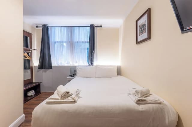Belmont Hotel-Double Room, Ensuite-1