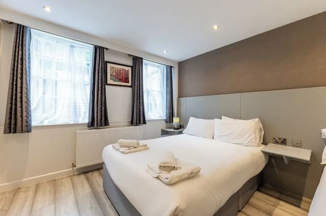 Belmont Hotel-Luxury Quadruple Room, Ensuite-2