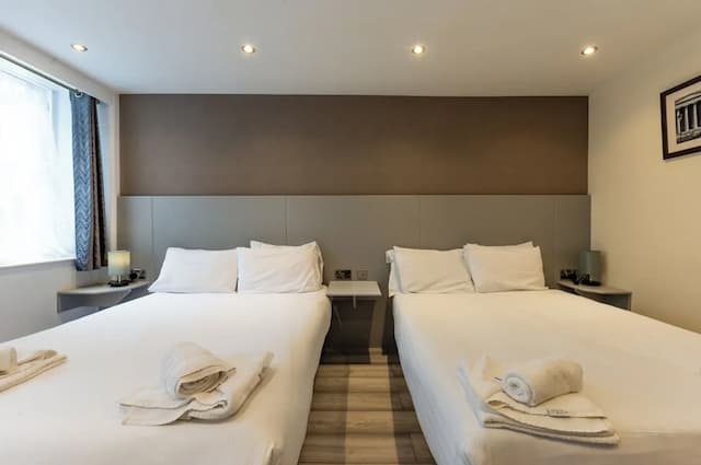 Belmont Hotel-Luxury Quadruple Room, Ensuite-5
