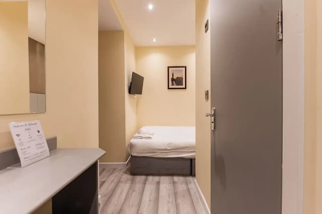 Belmont Hotel-Luxury Triple Room, Ensuite-4