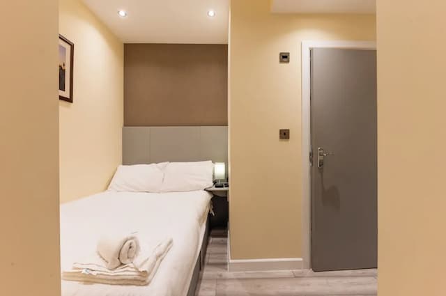 Belmont Hotel-Luxury Triple Room, Ensuite-3