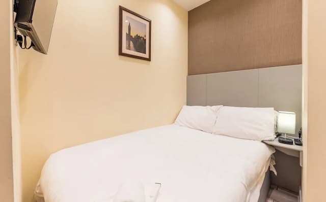 Belmont Hotel-Luxury Triple Room, Ensuite-7