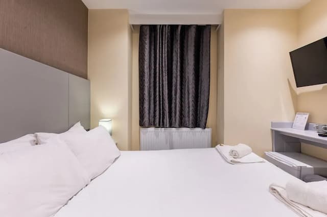 Belmont Hotel-Luxury Double Room, Ensuite (Small)-2