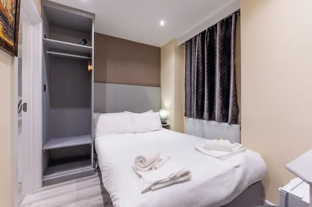 Belmont Hotel-Luxury Double Room, Ensuite (Small)-1