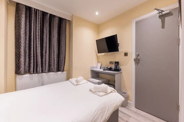 Belmont Hotel-Luxury Double Room, Ensuite (Small)-3