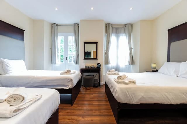 Belmont Hotel-Deluxe Quadruple Room, Balcony-1