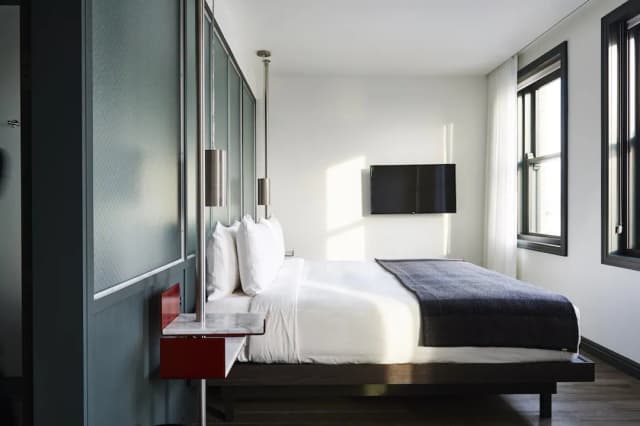 The Robey, Chicago, a Member of Design Hotels-Standard Room, 1 King Bed, Accessible, Bathtub-1