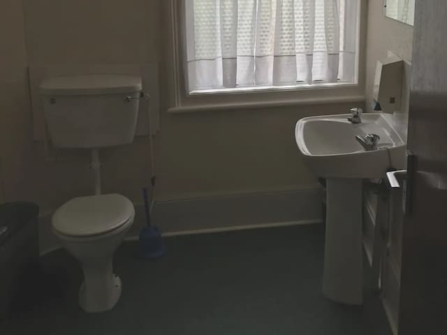 The Bridge Inn-Twin Room, Shared Bathroom-3