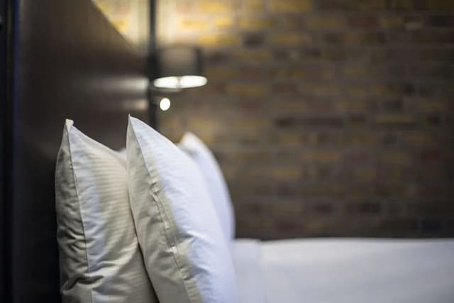 Camden Enterprise Hotel & Pub-Deluxe Double Room-9