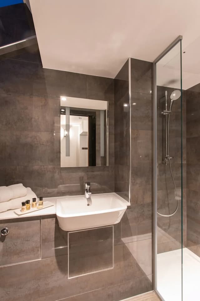 Camden Enterprise Hotel & Pub-Deluxe Double or Twin Room-9