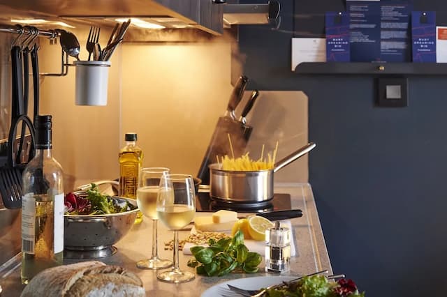 Residence Inn by Marriott London Tower Bridge-Accessible Suite for the accessible (disabled) studio suite-7