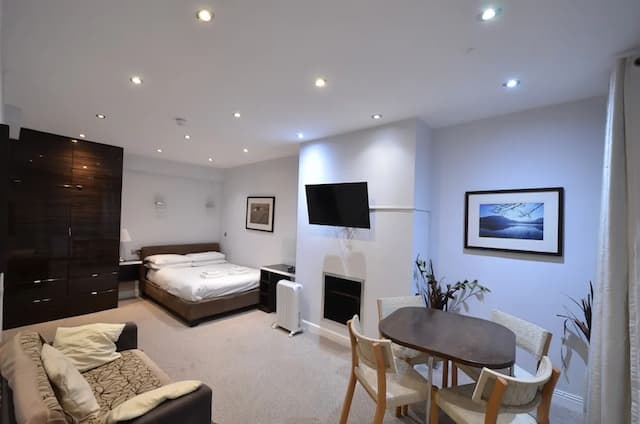 Amber Residence Hotel-Studio, Ensuite (Double Lower Floor)-1