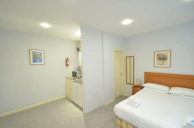 Amber Residence Hotel-Studio, Ensuite (Double Lower Floor)-10