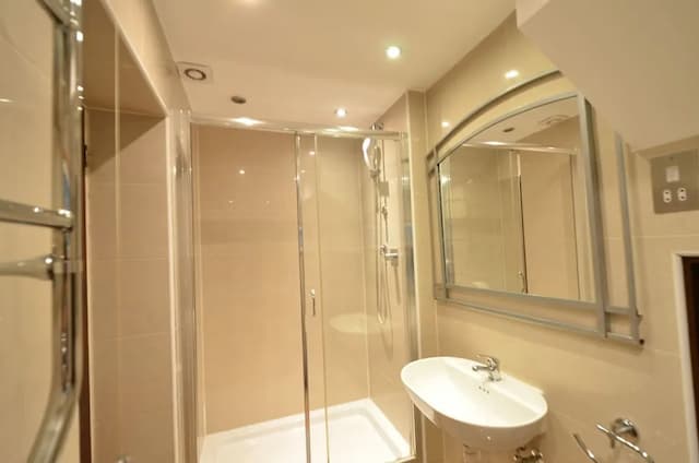Amber Residence Hotel-Studio, Ensuite (Double Lower Floor)-8