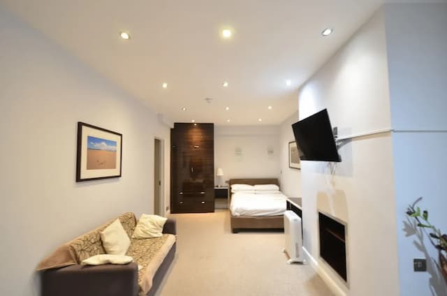 Amber Residence Hotel-Studio, Ensuite (Double Lower Floor)-6