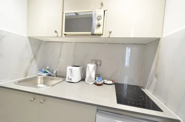 Amber Residence Hotel-Family Studio, Ensuite (-Air-condition)-6