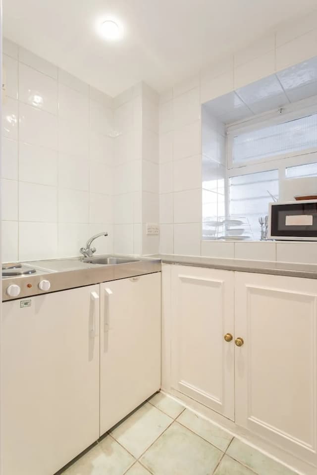 Amber Residence Hotel-Standard Studio, Ensuite (Twin Upper Floor)-6