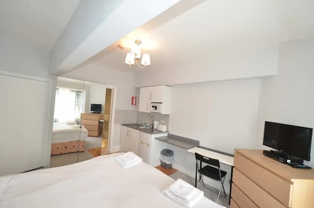 Amber Residence Hotel-Standard Studio, Ensuite (Twin Upper Floor)-7