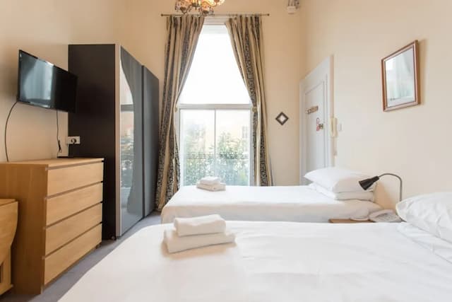 Amber Residence Hotel-Standard Studio, Ensuite (Twin Upper Floor)-1