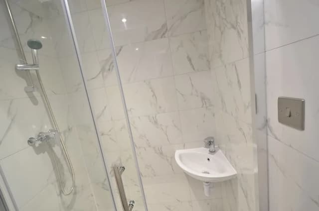 Amber Residence Hotel-Basic Single Room, Ensuite, Courtyard View (Very Small Single Studio)-9